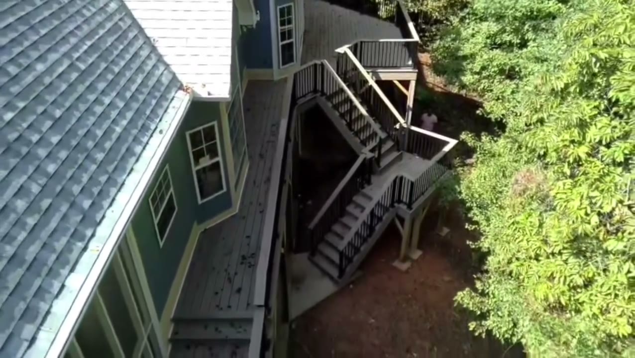 Finished multi-level deck by Diaz Siding